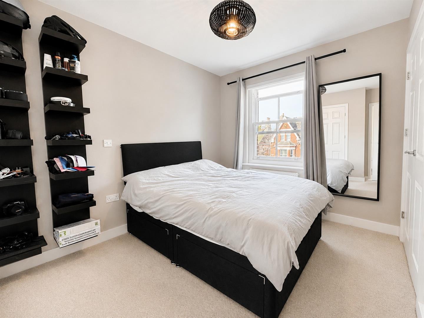 30 Warwick Avenue, Bedford